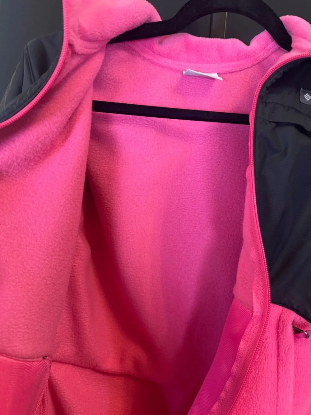 #191- Big Girls Columbia Hot Pink and‎ Black Fleece Jacket with Nylon Panels
